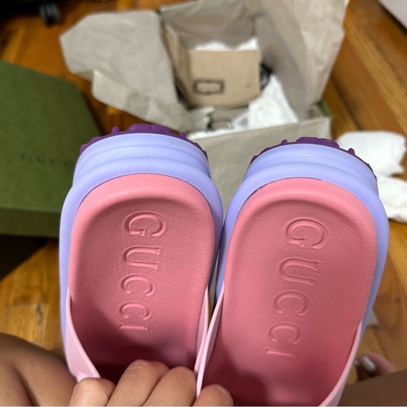 Gucci WOMEN'S SLIDE SANDAL WITH INTERLOCKING G - Picture 3 of 9